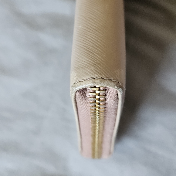 Prada Wallet - Picture 3 of 15